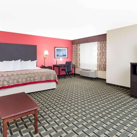 Ramada By Wyndham Vandalia Esterno foto