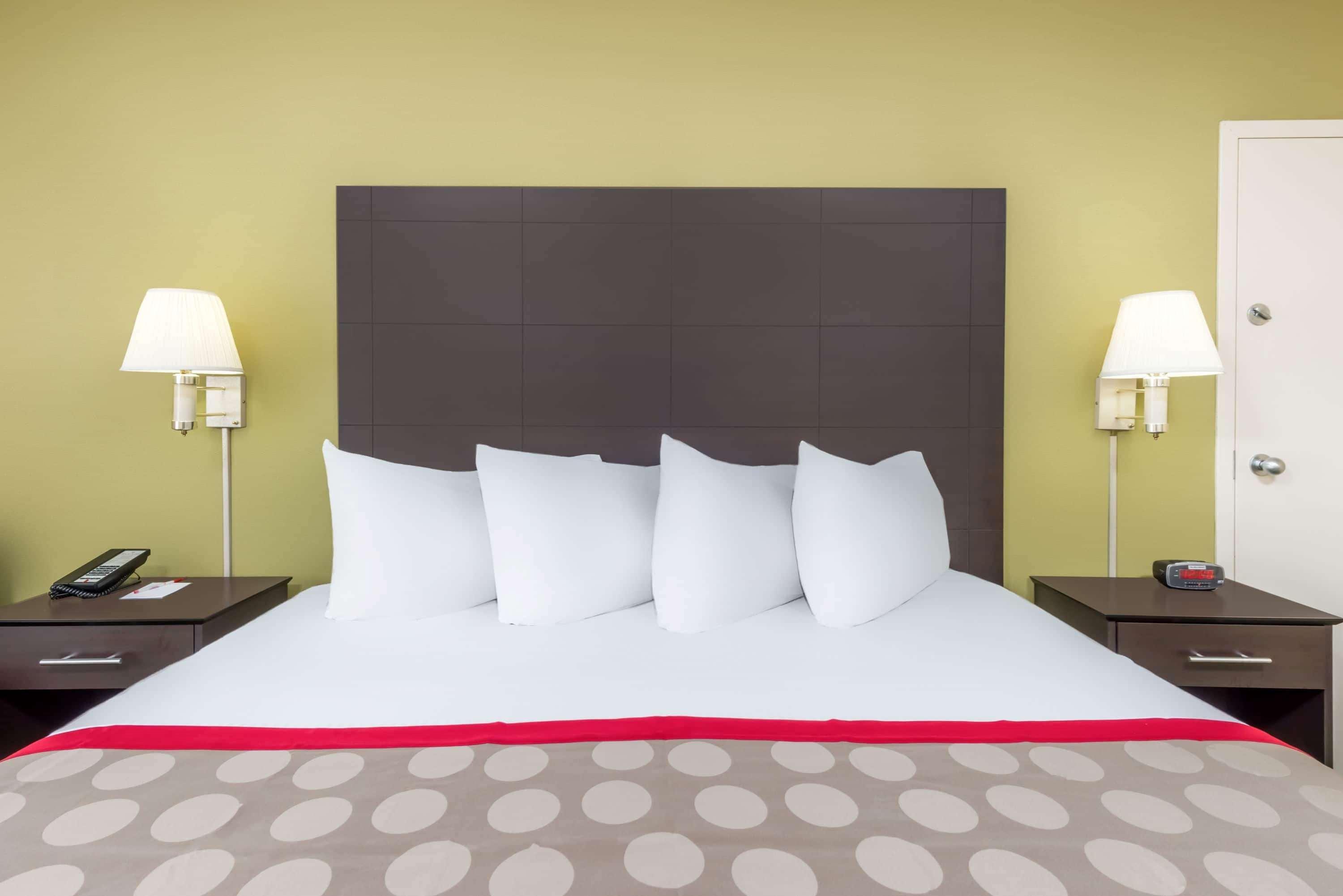 Ramada By Wyndham Vandalia Esterno foto