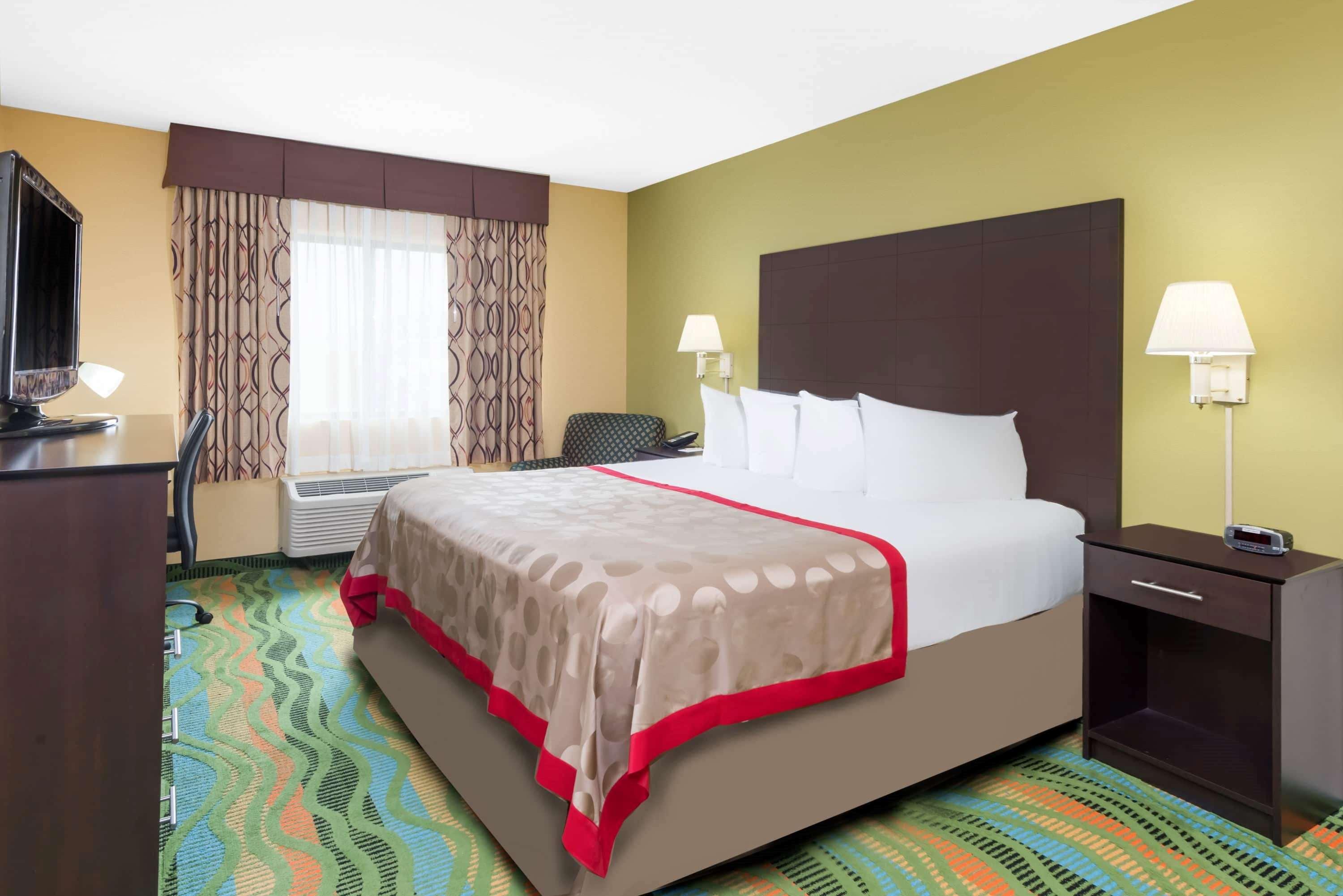 Ramada By Wyndham Vandalia Esterno foto