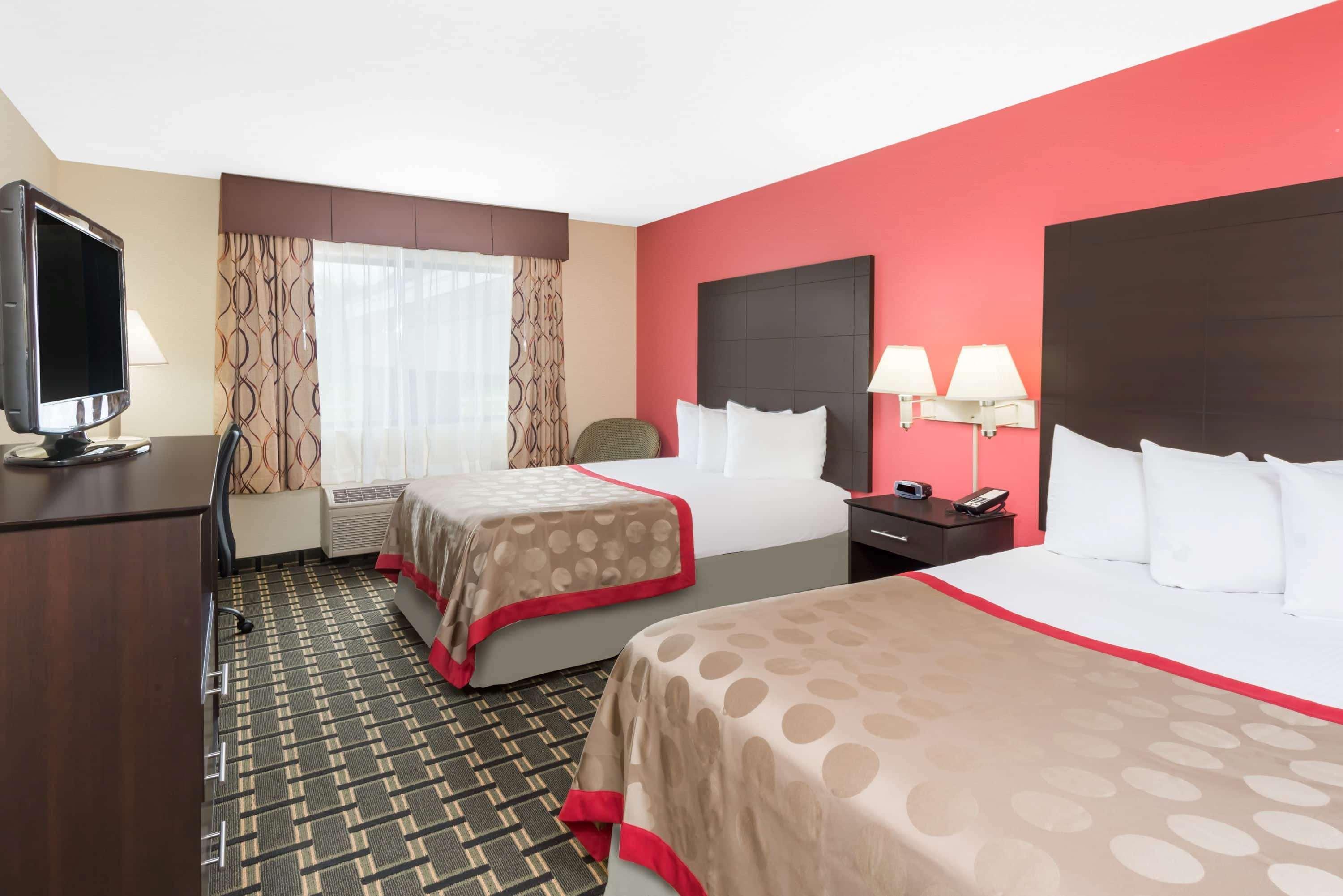 Ramada By Wyndham Vandalia Esterno foto