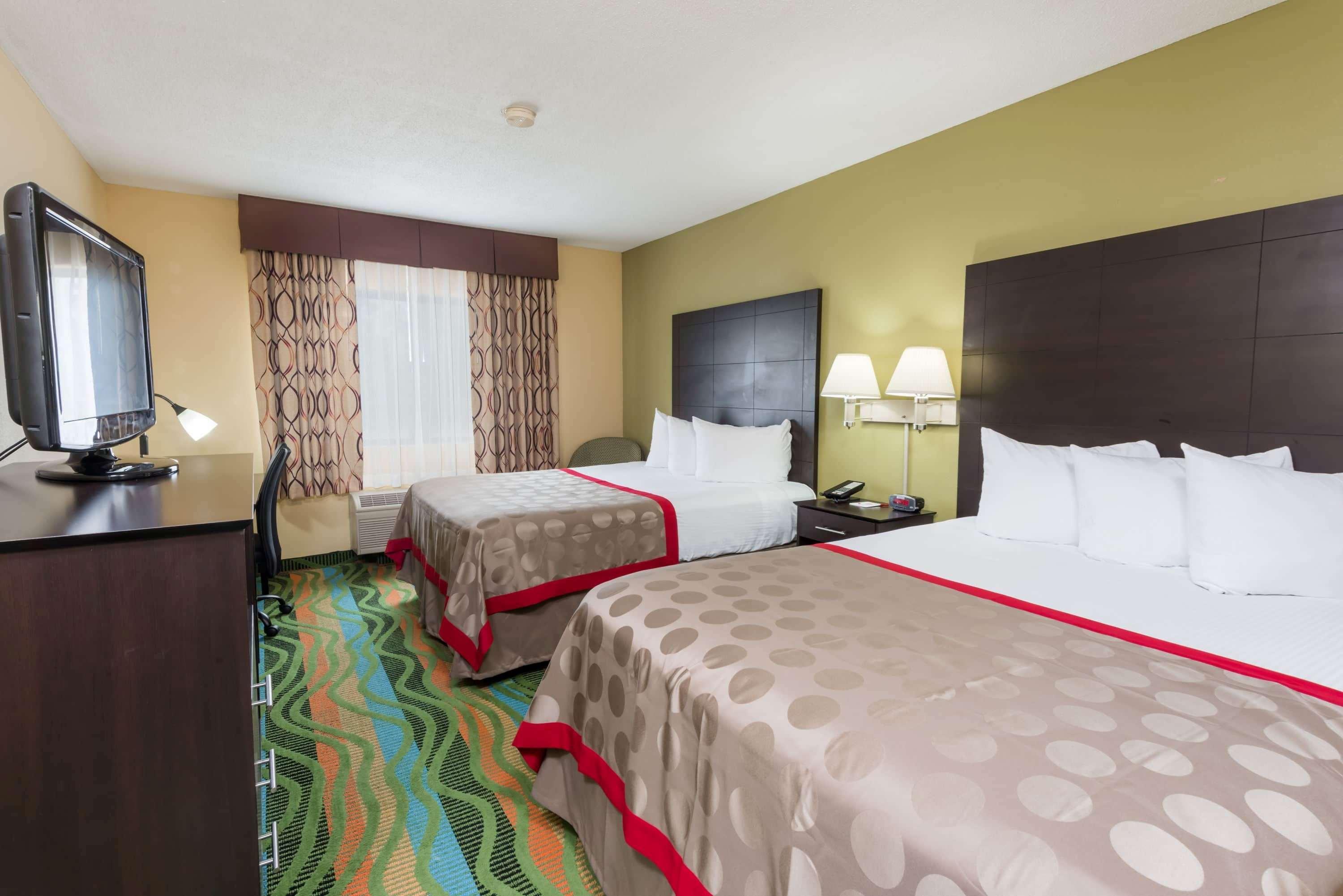 Ramada By Wyndham Vandalia Esterno foto