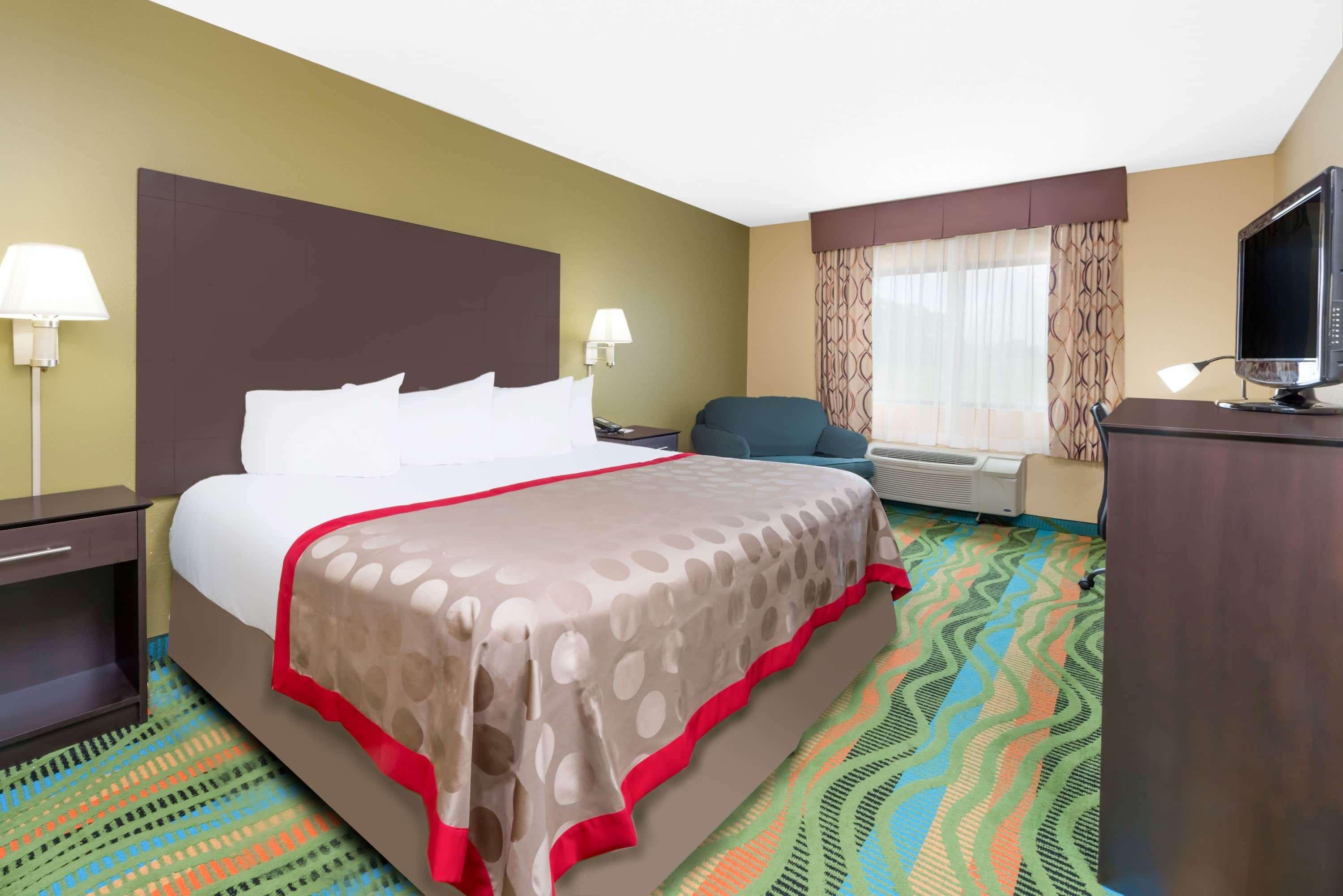 Ramada By Wyndham Vandalia Esterno foto