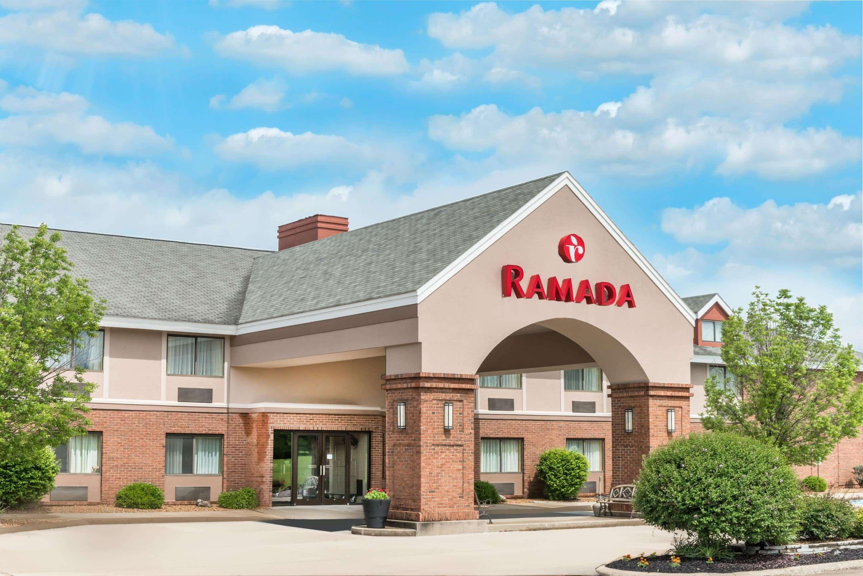 Ramada By Wyndham Vandalia Esterno foto