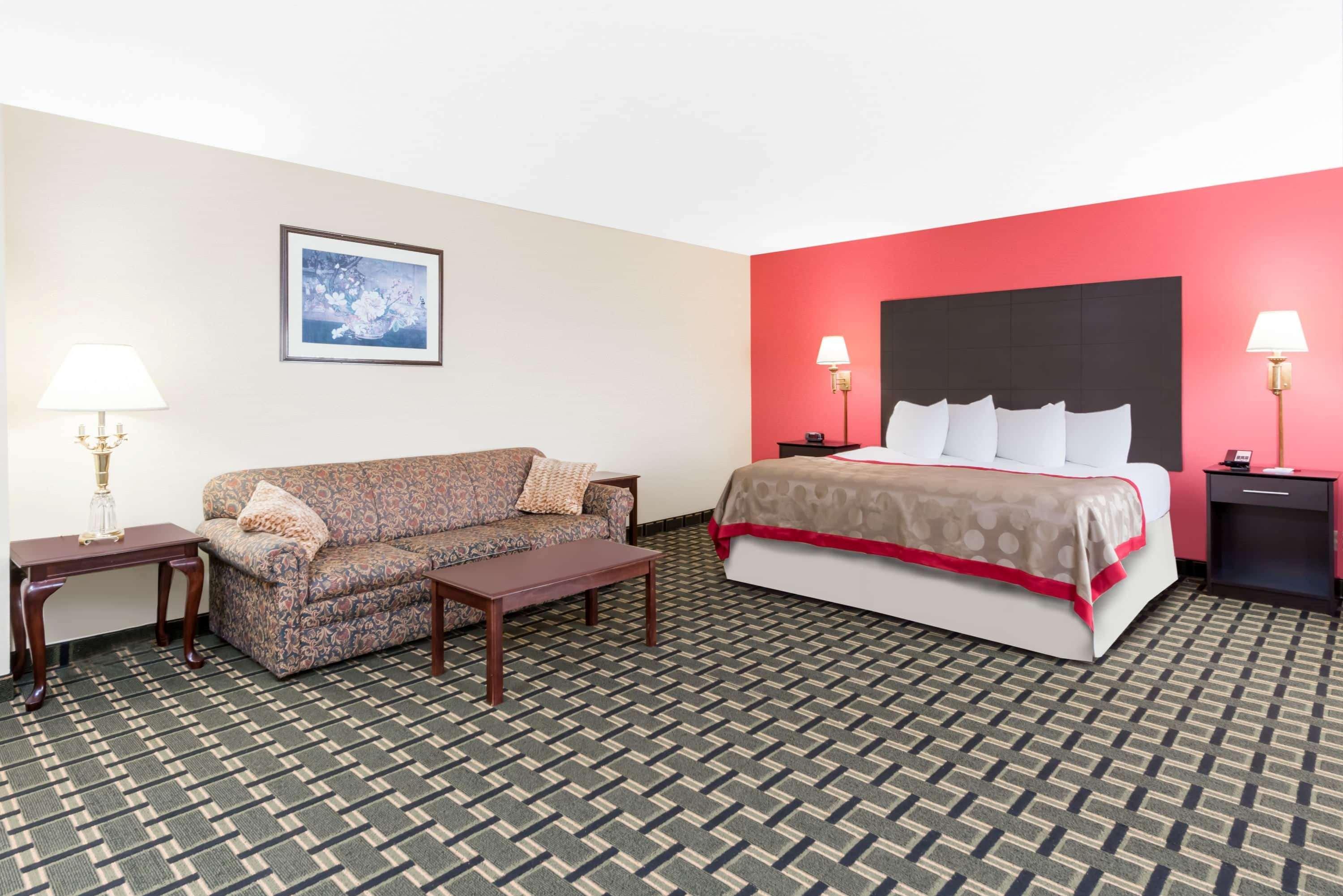 Ramada By Wyndham Vandalia Esterno foto