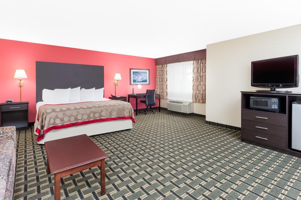 Ramada By Wyndham Vandalia Esterno foto