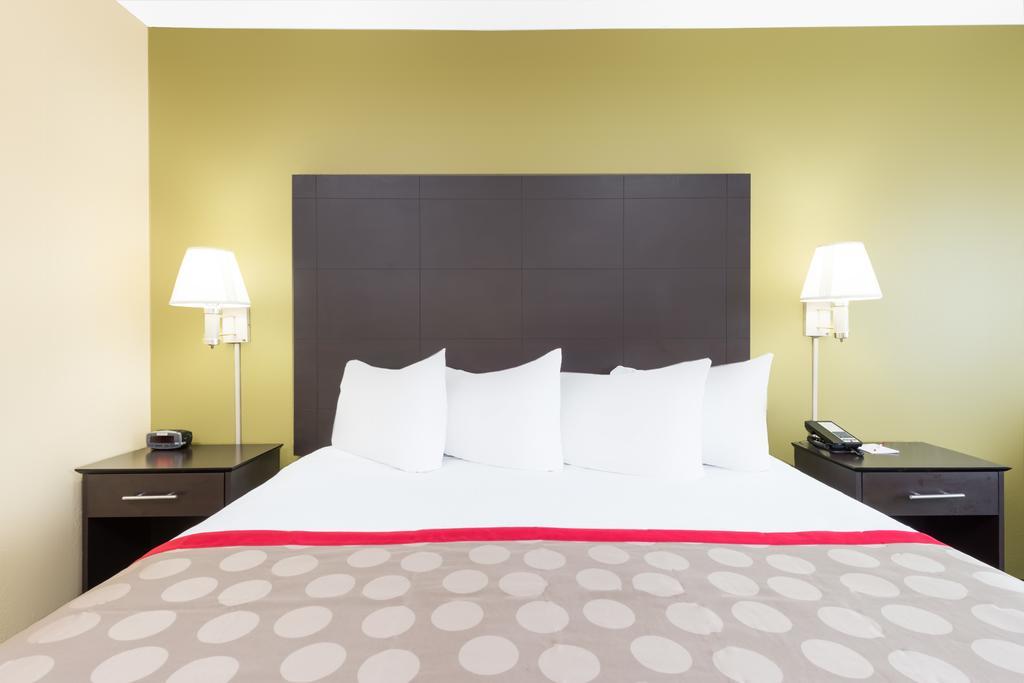 Ramada By Wyndham Vandalia Esterno foto