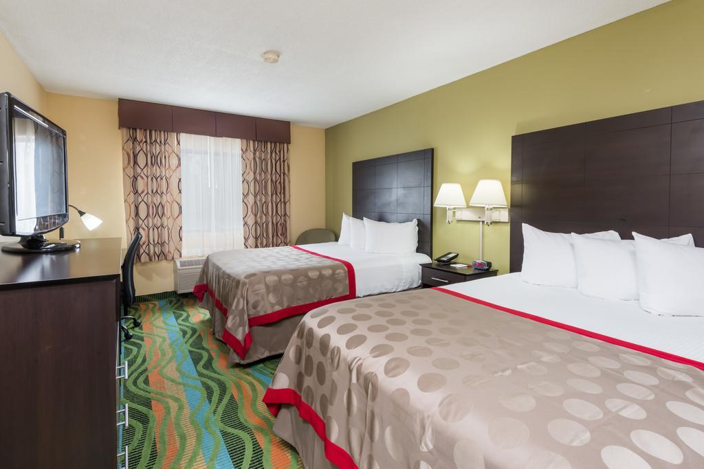 Ramada By Wyndham Vandalia Esterno foto